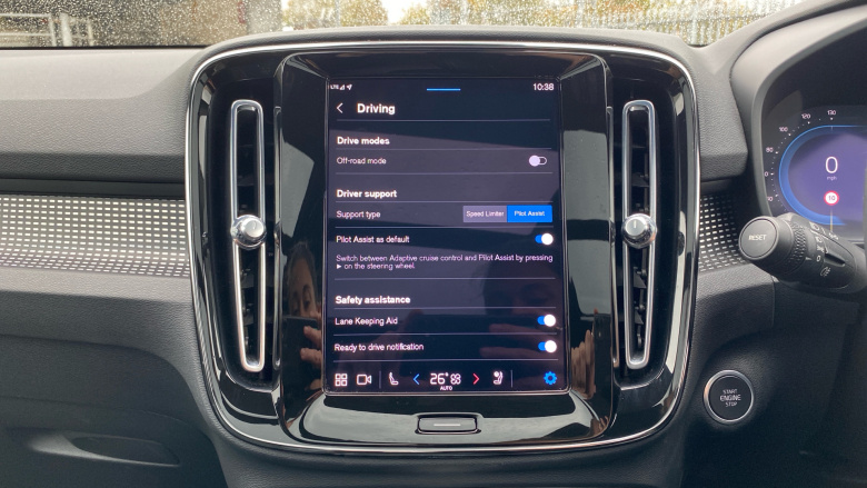 Volvo XC40 2.0 B4P Ultimate Dark 5dr Auto Petrol Estate